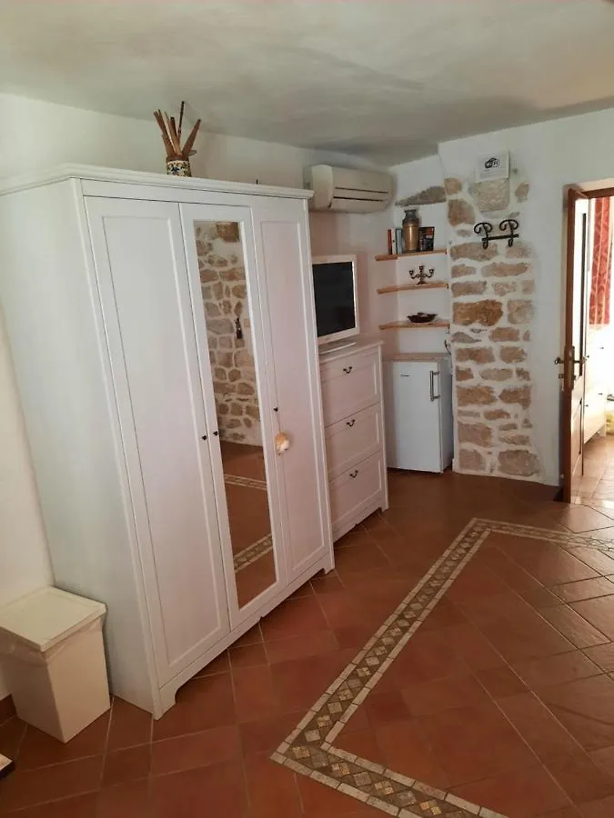 Room Ivana Rab Town 0*,